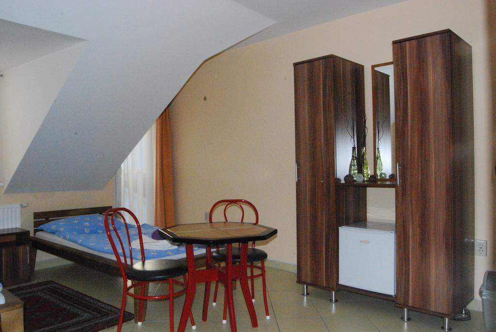Karavan Panzio Hotel แก็ชแกเมต ภายนอก รูปภาพ