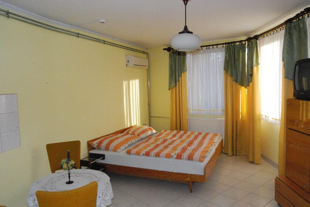 Karavan Panzio Hotel แก็ชแกเมต ห้อง รูปภาพ